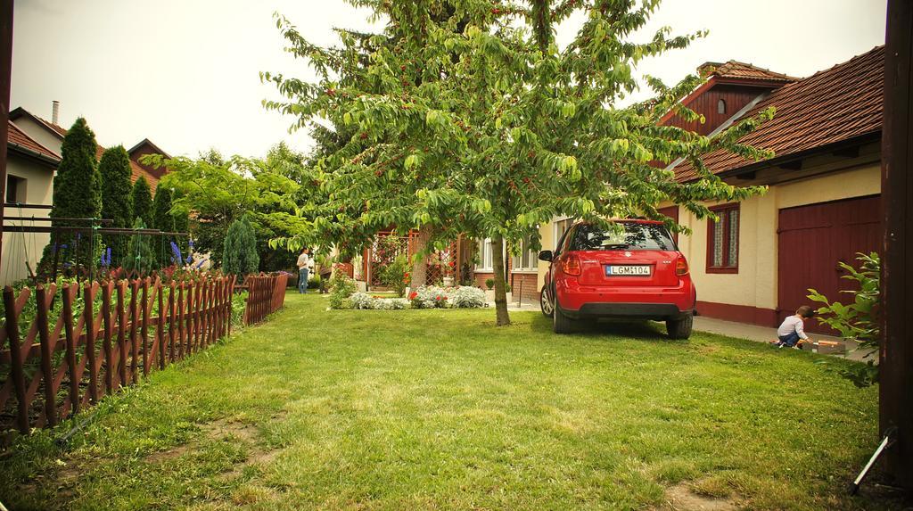 Hajnal Apartman Villa Gyula Exteriör bild