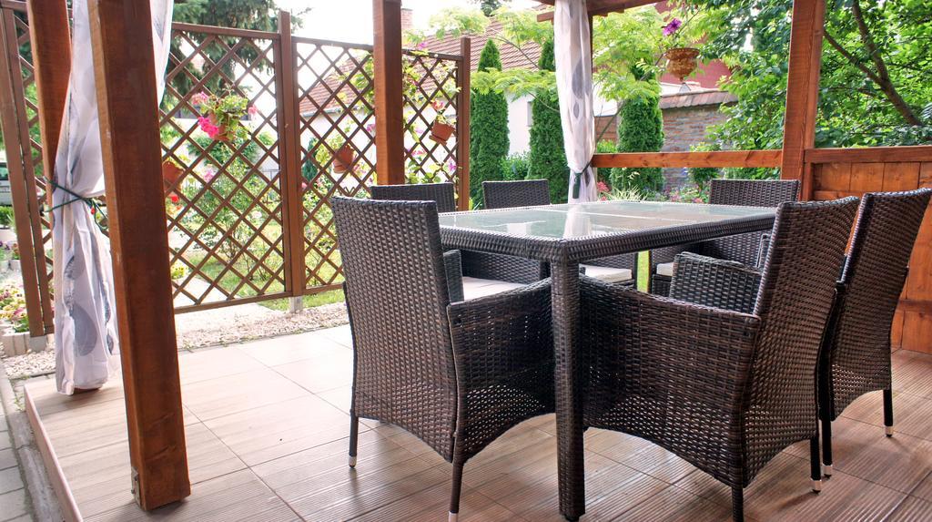 Hajnal Apartman Villa Gyula Exteriör bild