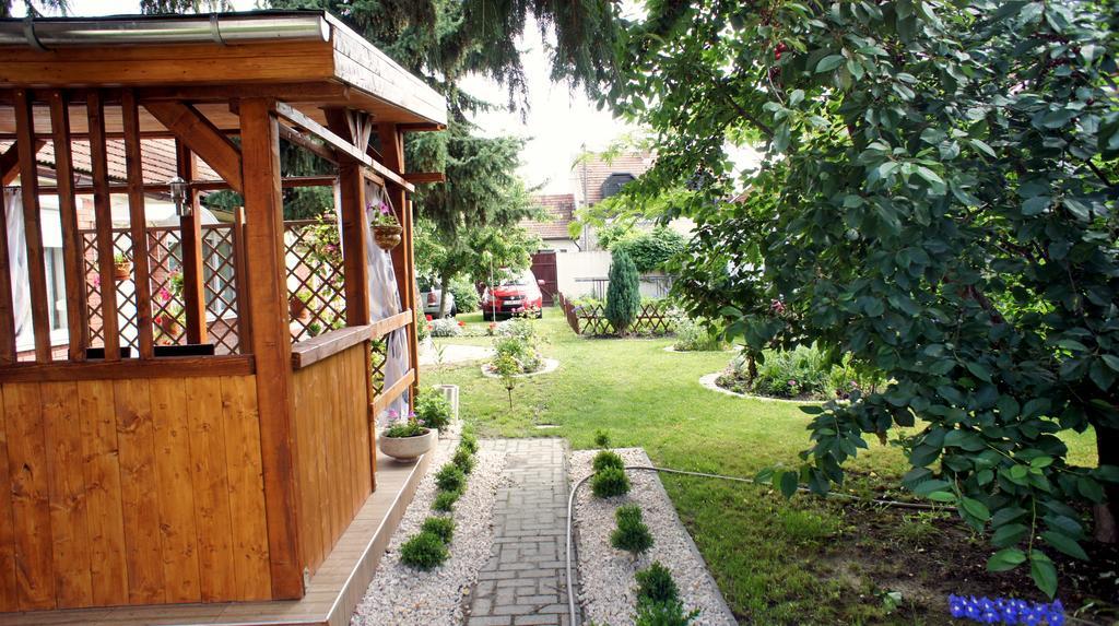 Hajnal Apartman Villa Gyula Exteriör bild