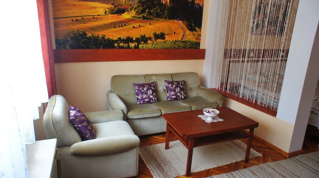 Hajnal Apartman Villa Gyula Exteriör bild